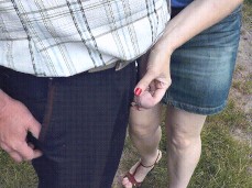 Holdpissdick gif